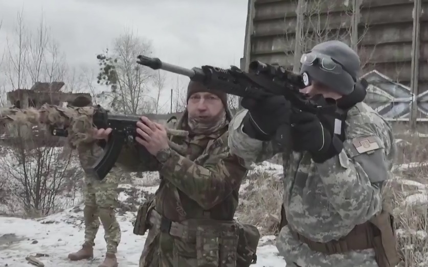 Hé lộ video quân dự bị Ukraine huấn luyện đề phòng nổ ra xung đột với Nga